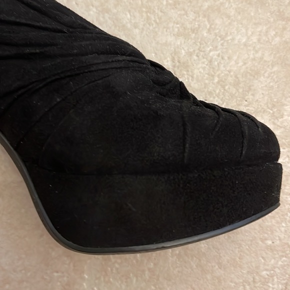 Boston Proper size 6 black velvet booties - Picture 7 of 7